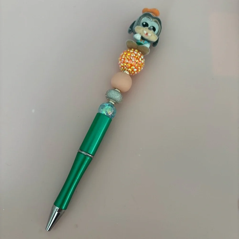 Disney Doorables: Mickey & Friends: Goofy flocked handmade beaded pen